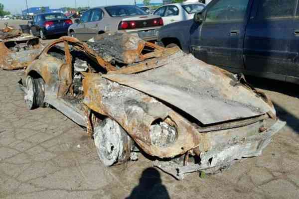 Απίστευτο και όμως πωλείται αυτή η καμένη Porsche 911!