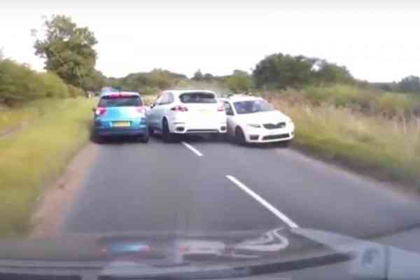 «Γρήγορη» με Porsche Cayenne προσπερνάει στα τυφλά!