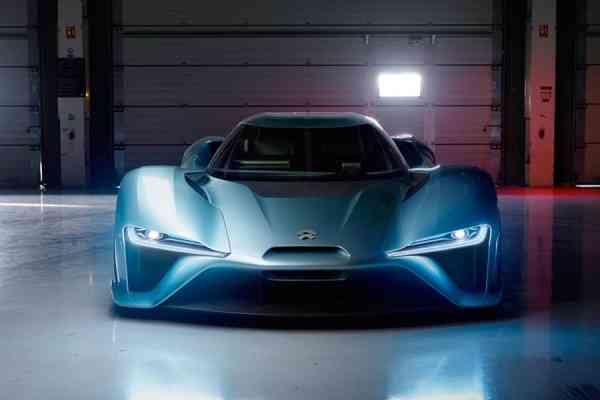 Κινέζικο ηλεκτρικό supercar ταπεινώνει Ferrari (+video)