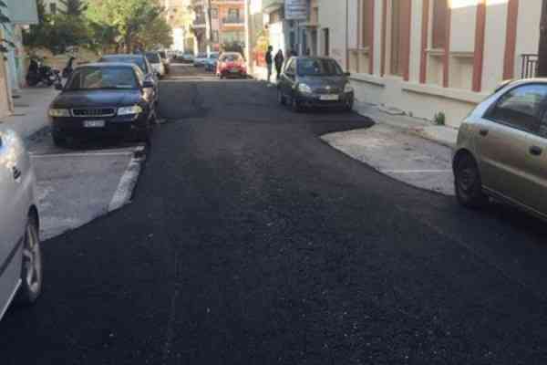 Απίστευτο και όμως ελληνικό. Δρόμος παρωδία