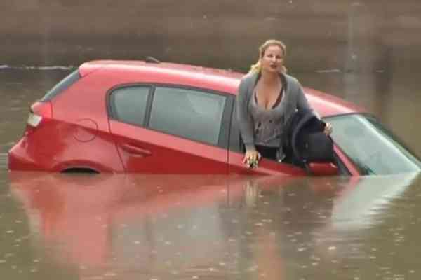 Γυναίκα οδηγός έπνιξε την BMW της (+video)