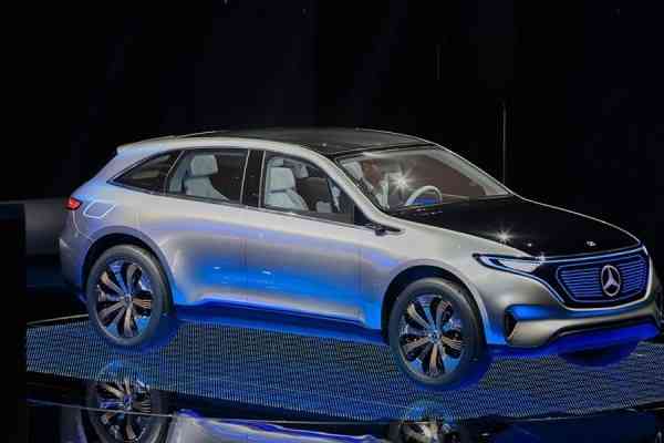 Ηλεκτροσόκ κάνουν στη Mercedes-Benz
