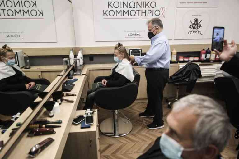 Το «Κοινωνικό Κομμωτήριο» στους πωλητές του περιοδικού Shedia