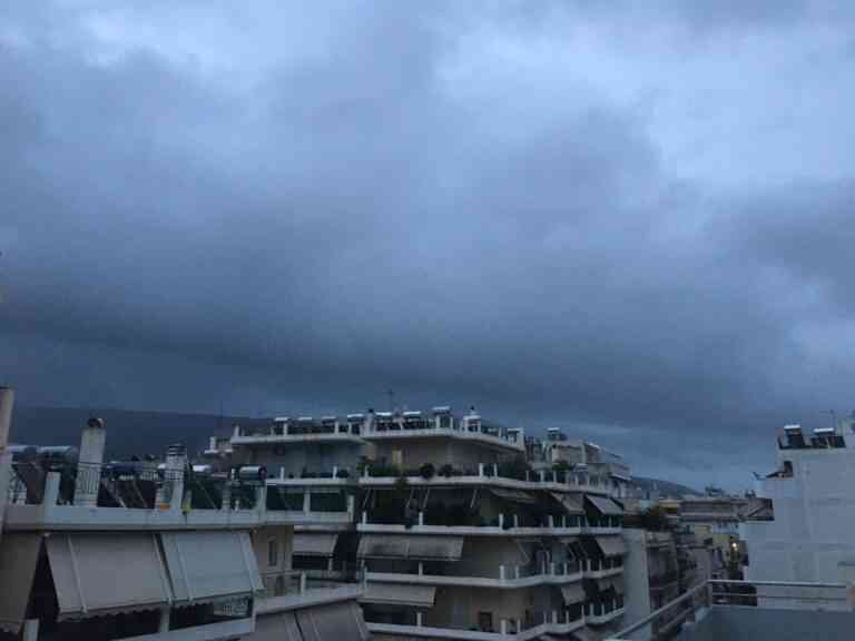 Έντονα φαινόμενα στην Αθήνα – Η πρόβλεψη του Θ.Κολυδά