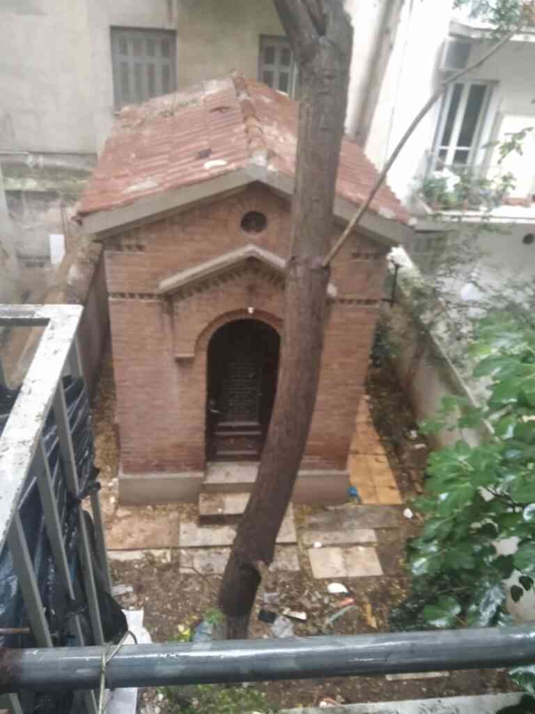Το κρυμμένο εκκλησάκι της οδού Γαλβάνη