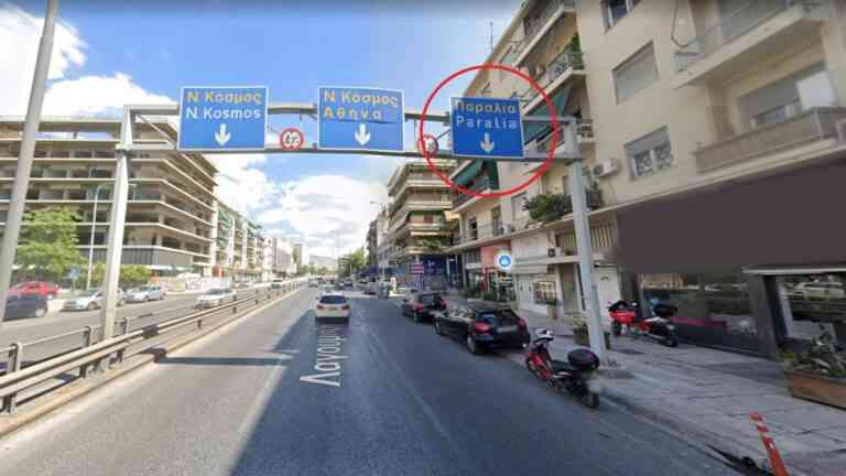 Η πινακίδα στη Λαγουμιτζή που σε στέλνει… Paralia!