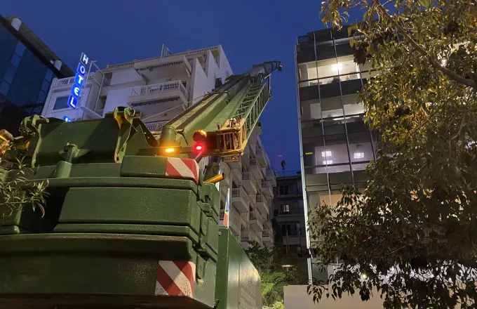 «Ξήλωσαν» το αιωρούμενο μπαλκόνι ξενοδοχείου στην Συγγρού