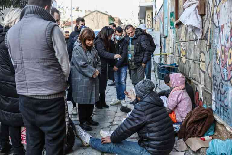 Η Κατερίνα Σακελλαροπούλου στη δράση της ομάδας Streetwork του ΟΚΑΝΑ