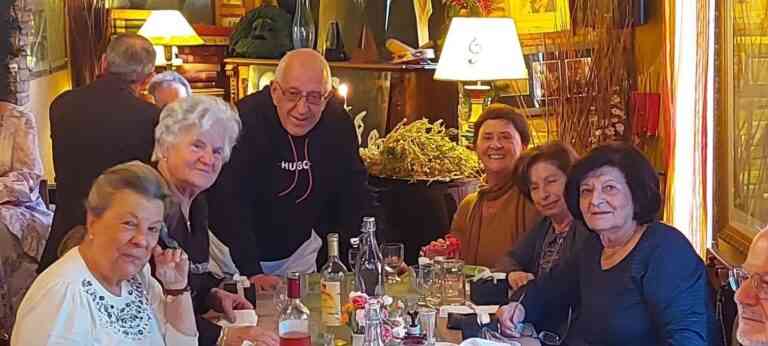 “Reunion” για τον Νικήτα Κακλαμάνη με συμμαθήτριες στο Παγκράτι