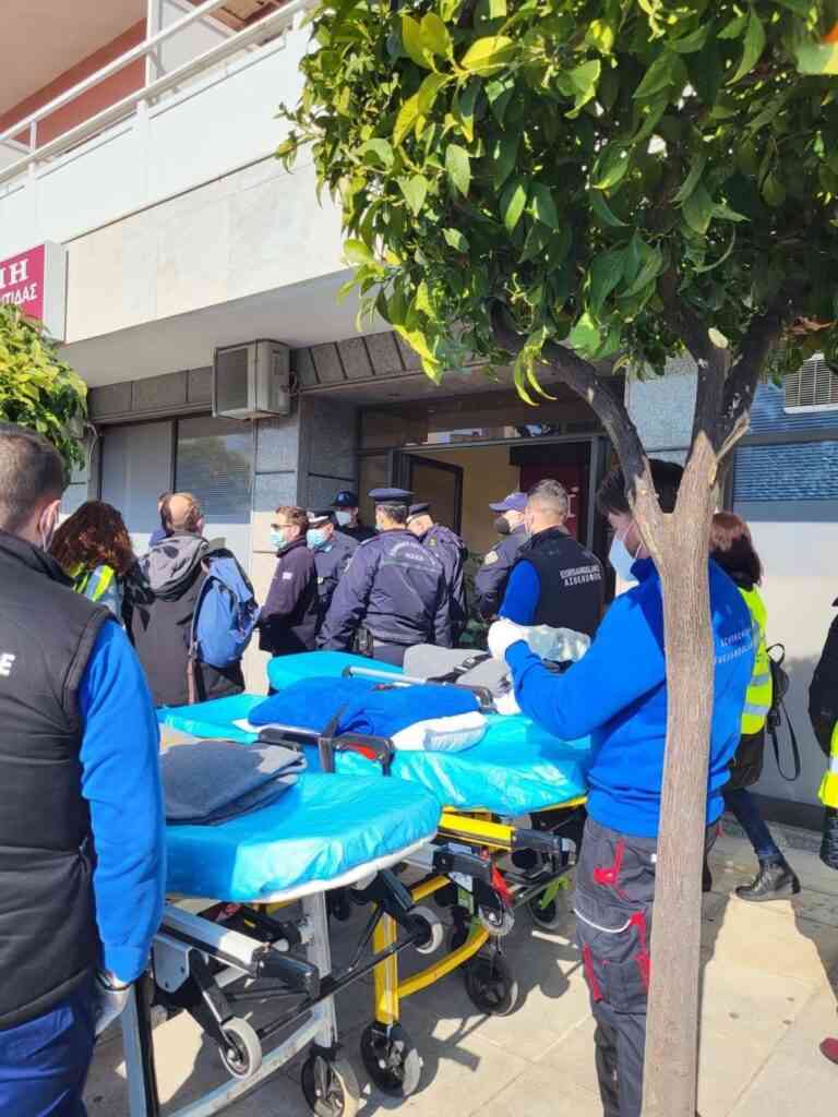 Στο Γηροκομείο Αθηνών με μισθωμένα ασθενοφόρα της Περιφέρειας ηλικιωμένοι του γηροκομείου Κορυδαλλού