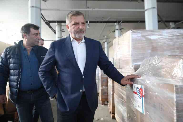 Με 50 οχήματα της Περιφέρειας Αττικής ξεκίνησε το κομβόι της ανθρωπιστικής βοήθειας προς τους σεισμόπληκτους της Τουρκίας