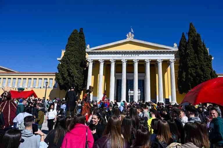 Οι μικροί καρναβαλιστές ξεφάντωσαν στην μεγάλη αποκριάτικη γιορτή του Δήμου Αθηναίων στο Ζάππειο! (Φωτό)