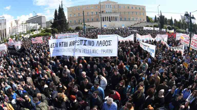 24ωρη απεργία της ΑΔΕΔΥ για το δυστύχημα των Τεμπών και συγκέντρωση στην Αθήνα