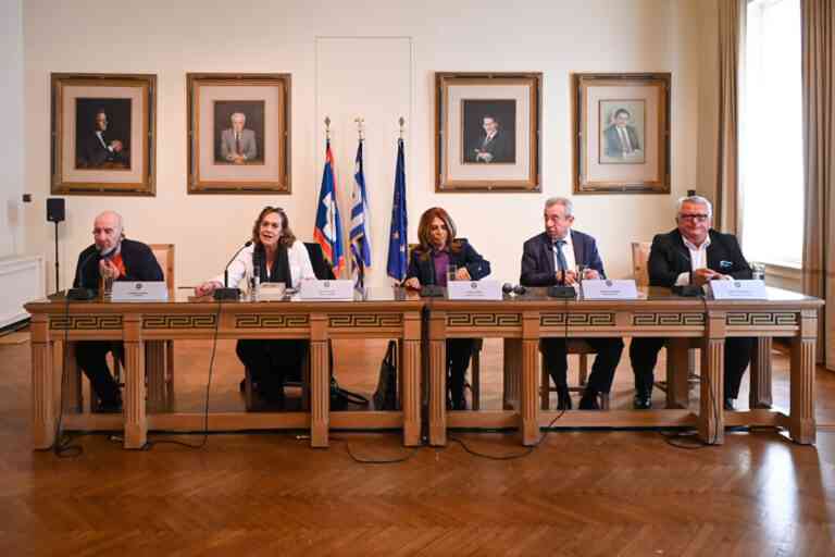 Το «Αθηναϊκό Μειδίαμα» του Θανάση Νιάρχου με 80 ξεχωριστές ιστορίες για την πόλη και τους ανθρώπους της