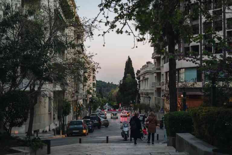 Το εορταστικό ωράριο λειτουργίας των καταστημάτων της Αθήνας για το Πάσχα