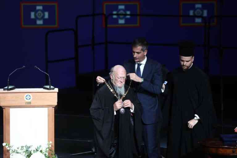 “Ευκλεής Αθηναίος” η ύψιστη τιμητική Οικουμενικό Πατριάρχη Βαρθολομαίο από τον Δήμαρχο Αθηναίων