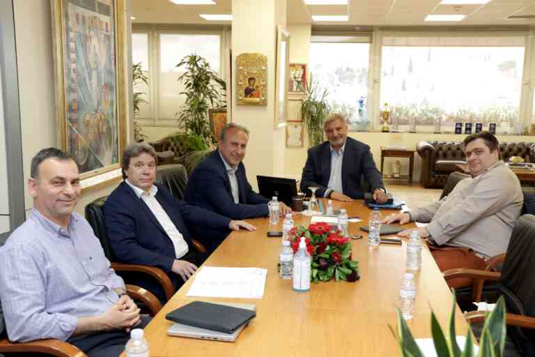 Επιχειρηματικότητα και νησιωτικότητα στη συνάντηση Πατούλη με το Προεδρείο του Επαγγελματικού Επιμελητηρίου Πειραιά