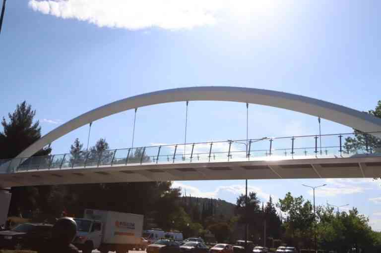 Παραδόθηκε η νέα σύγχρονη πεζογέφυρα στο Χαϊδάρι, με χρηματοδότηση από την Περιφέρεια Αττικής