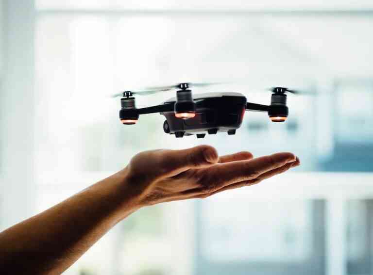 Αμέτρητες οι παράνομες πτήσεις drone πάνω από την Ακρόπολη. Τι ισχύει ;