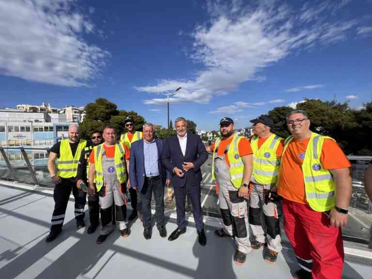 Επιχείριση «καθαρή σήμανση» στις κεντρικές οδικές αρτηρίες από συνεργεία της Περιφέρειας Αττικής