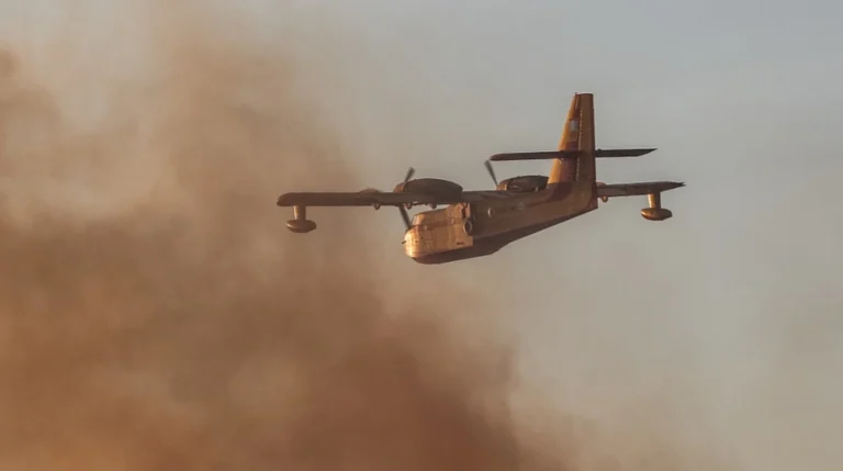 Πτώση πυροσβεστικού αεροσκάφους τύπου Canadair στην Κάρυστο – Συγκλονιστικό βίντεο από τη στιγμή της πτώσης