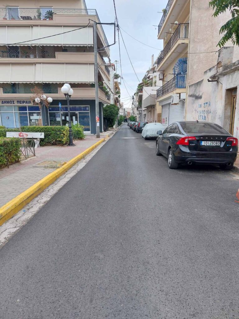 Σε εξέλιξη τα έργα ασφαλτόστρωσης σε δρόμους του Πειραιά