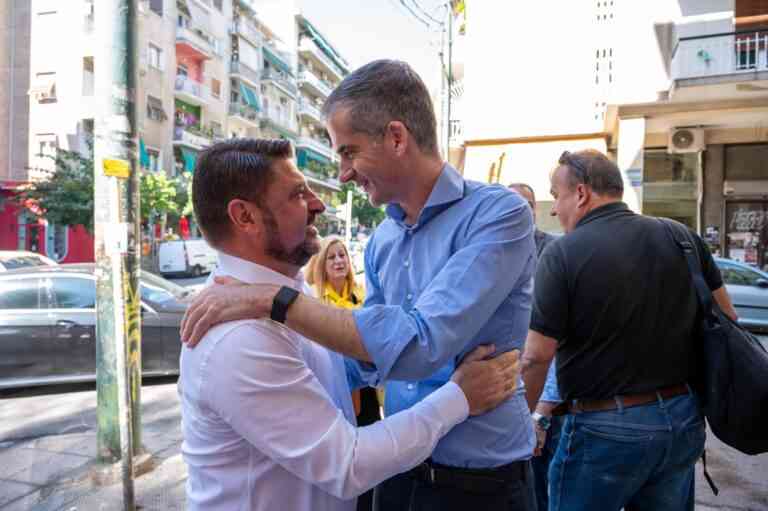Η βόλτα στο Κουκάκι του Κώστα Μπακογιάννη μαζί με τον Νίκο Χαρδαλιά