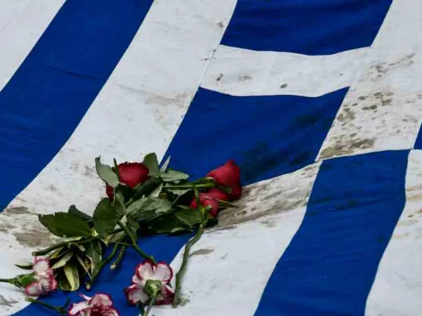 Γιατί η αιματοβαμμένη σημαία του Πολυτεχνείου βρίσκεται στα χέρια της ΠΑΣΠ