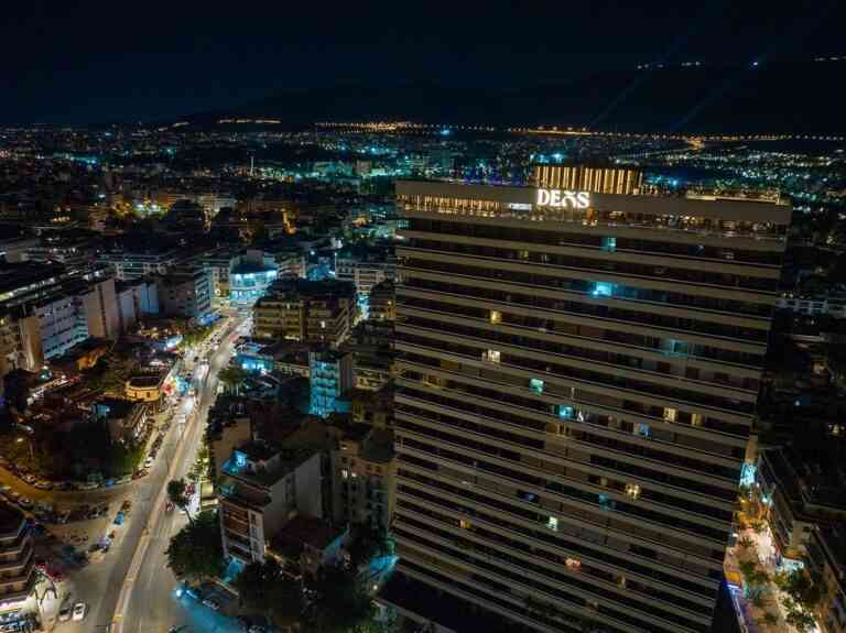 Κορυφαία Θέα, Υψηλή Γαστρονομία & Μοναδικά Κοκτέιλ προκαλούν «DEOS» στο κοινό της Αθήνας