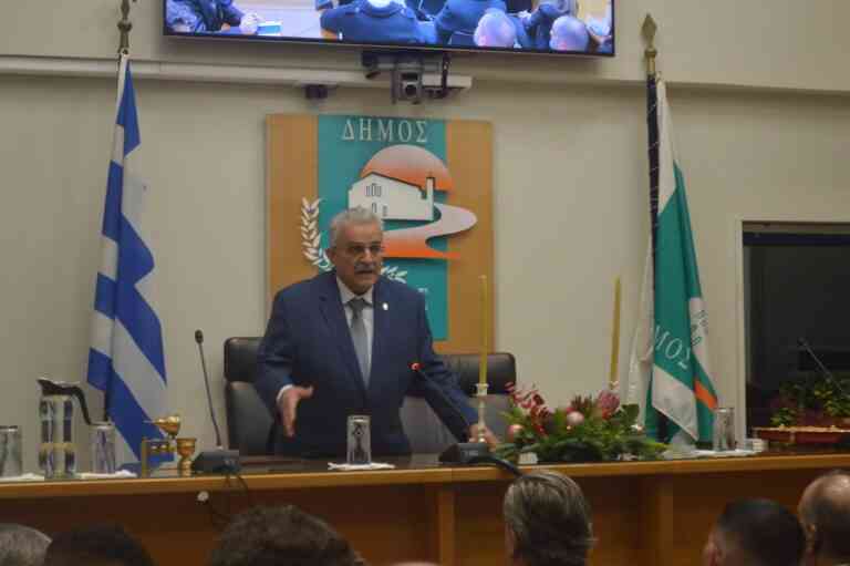 Ορκίστηκε ο Λάμπρος Μίχος νέος Δήμαρχος Αγίας Βαρβάρας