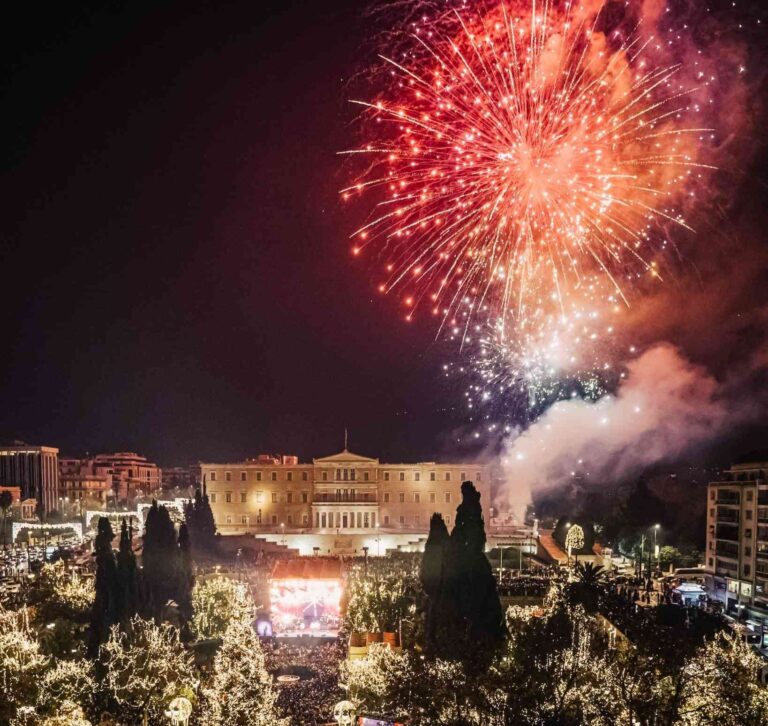 Η Αθήνα καλωσορίζει το 2024 με μια μεγάλη γιορτή στην πλατεία Συντάγματος
