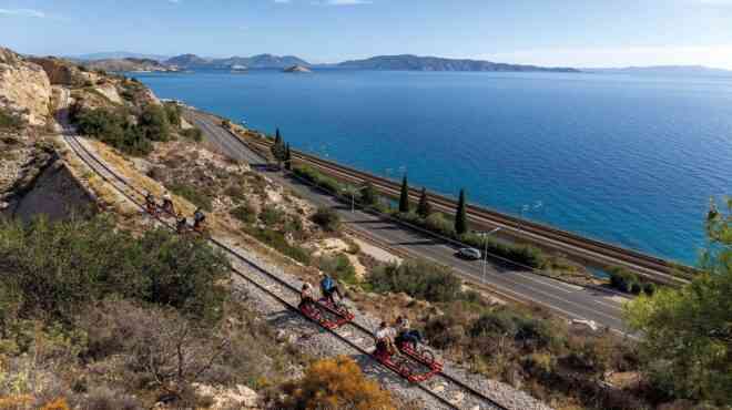 Η πιο ιδιαίτερη περιήγηση της Αττικής πάνω σε ένα τρενοποδήλατο