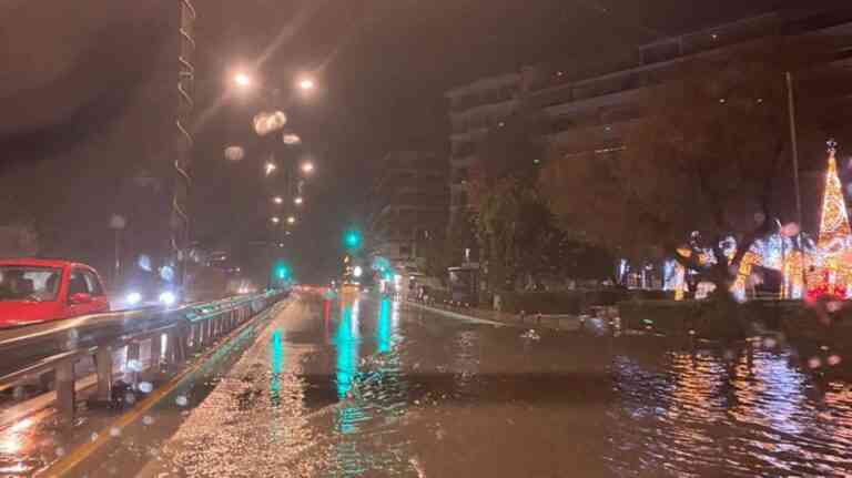 Προβλήματα στην παραλιακή λόγω συσσώρευσης υδάτων (ΦΩΤΟ + VIDEO)