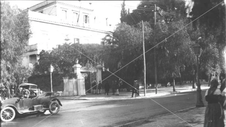 Κουίζ για την παλιά Αθήνα: Αναγνωρίζεις την λεωφόρο; Σίγουρα έχεις περάσει από εκεί