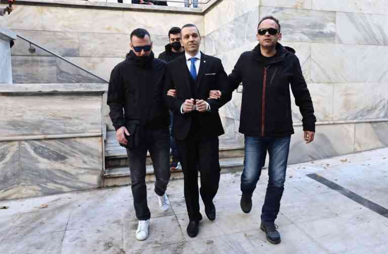 Από τις φυλακές Δομοκού στην πλατεία Κοτζιά