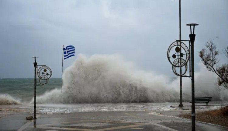 Νέο έκτακτο δελτίο της ΕΜΥ: Ισχυρές βροχές, καταιγίδες και θυελλώδεις άνεμοι ως το βράδυ