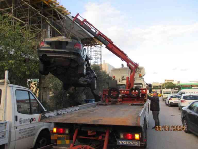 Απομάκρυνση εγκαταλελειμμένων αυτοκινήτων στο Ελληνικό