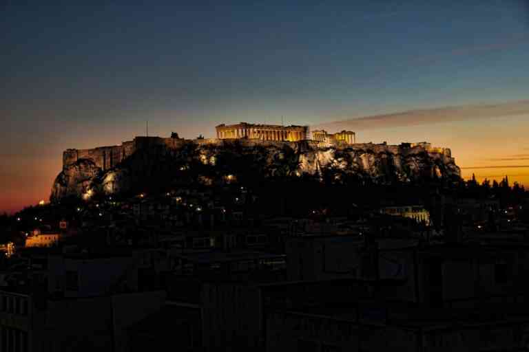 Επιστρέφει η αγαπημένη συνήθεια των Αθηναίων | Δωρεάν ξεναγήσεις σε ιστορικά σημεία της πόλης