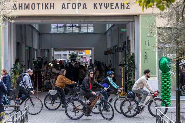 Στη Δημοτική Αγορά Κυψέλης με ποδήλατο!