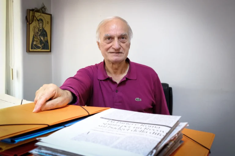 Στο νοσοκομείο ο Μανώλης Μαυρομμάτης και η σύζυγός του μετά από φωτιά στο σπίτι τους στο Κολωνάκι
