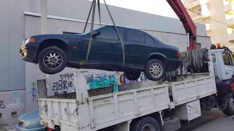 Έπιασαν δουλειά οι γερανοί σε Δήμο της Αθήνας (ΦΩΤΟ)