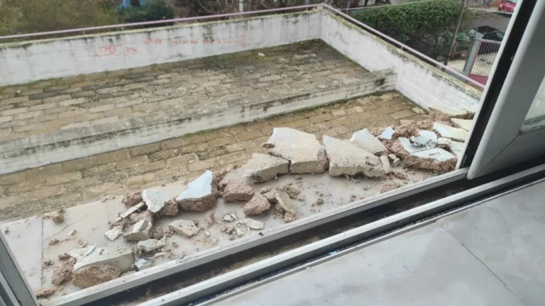Έπεσαν οι σοβάδες σε σχολείο της Αγίας Παρασκευής | Τι απαντάει ο Δήμος