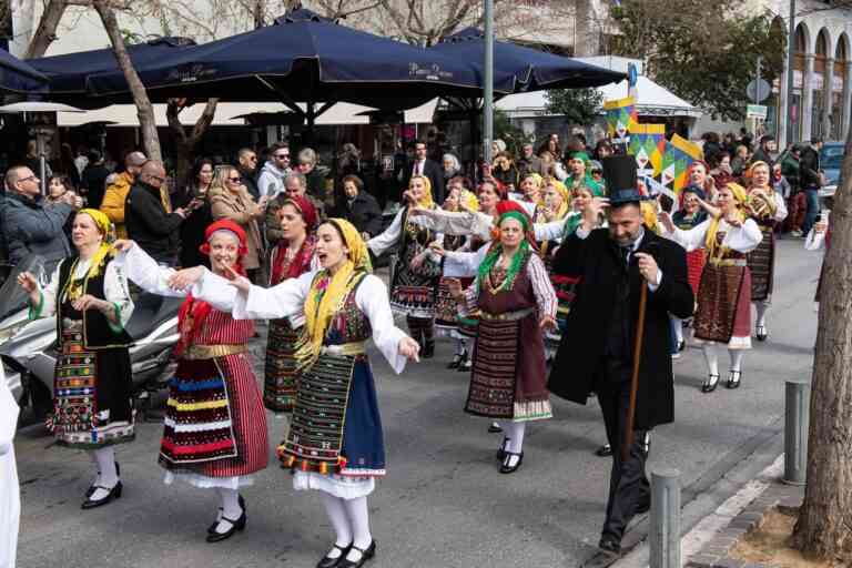 Τσικνοπέμπτη στη Βαρβάκειο, το Σύνταγμα και το Μοναστηράκι