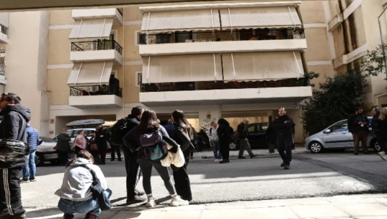 Αποτράπηκε η έξωση γυναίκας από το σπίτι της στο Βύρωνα (VÍDEO)