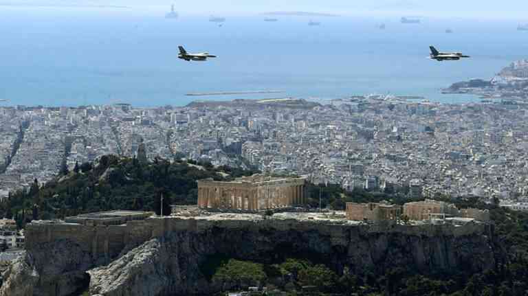 Πτήσεις μαχητικών πάνω από την Αττική για την 25η Μαρτίου