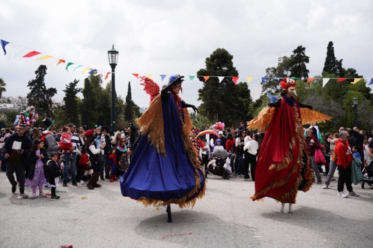 Μικροί και μεγάλοι σε καρναβαλικούς ρυθμούς στο Ζάππειο (ΦΩΤΟ)
