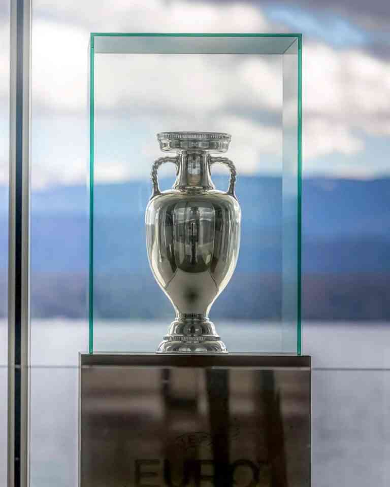 Το τρόπαιο του UEFA EURO 2024 επισκέπτεται την Πέμπτη την Αθήνα!