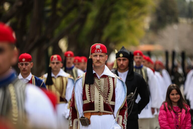25η Μαρτίου: Επιβλητική η στρατιωτική παρέλαση στην Αθήνα (ΦΩΤΟ)