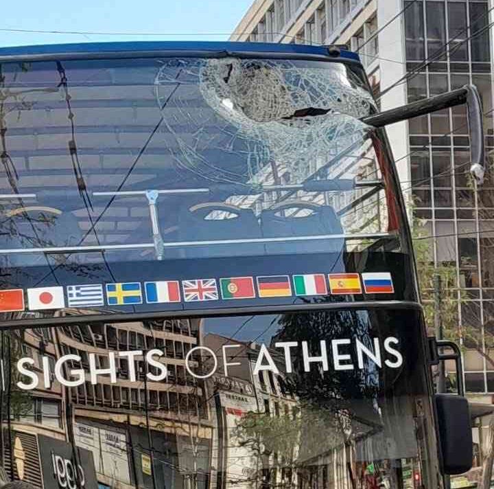 Η ανακοίνωση του ΟΣΥ για το ατύχημα με το τουριστικό λεωφορείο στην Πανεπιστημίου