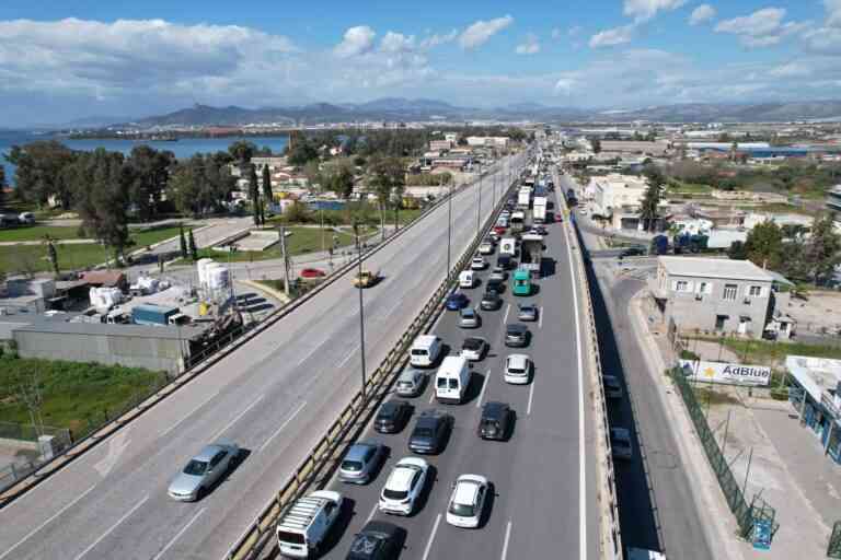 «Παύση εργασιών» στην Εθνική λόγω μποτιλιαρίσματος ζητά ο Χαρδαλιάς